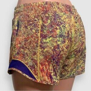 NWT LULULEMON RARE Hotty Hot Shorts 2.5” Size 4 Seawheeze 2019 Multi Red Yellow